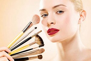 Complete Make Up Artist Diploma Course